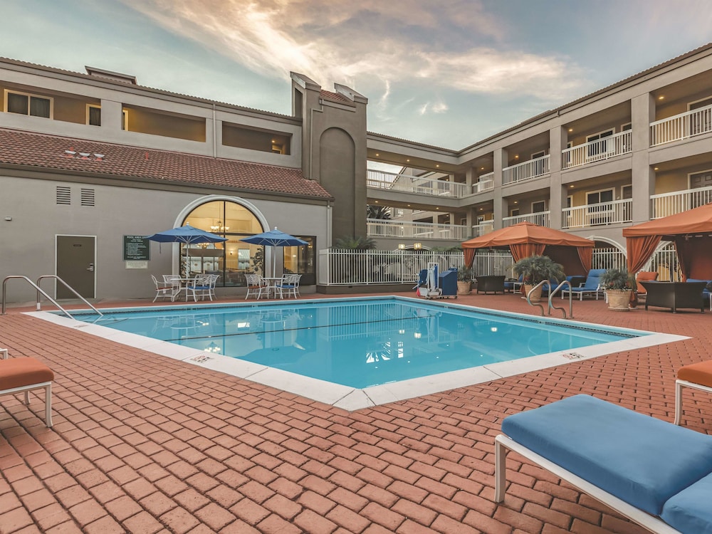 La Quinta Inn & Suites by Wyndham San Francisco Airport West 1/48