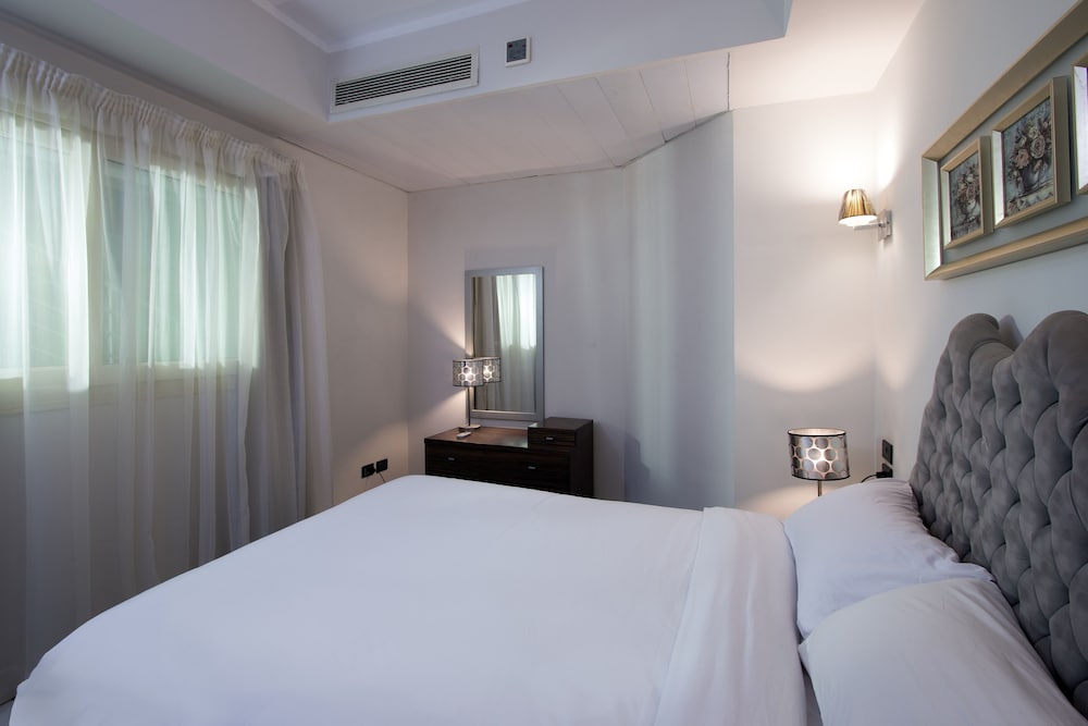 Royal Beach Serviced Apartments 44/75