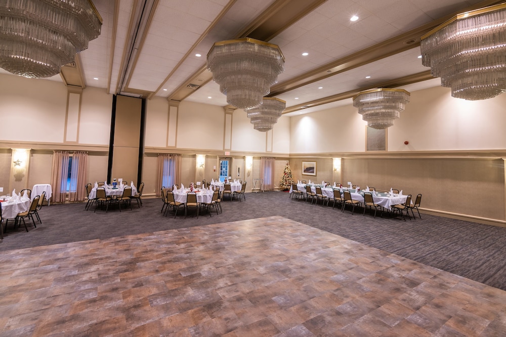 Ramada by Wyndham Thunder Bay Airlane Hotel 38/50