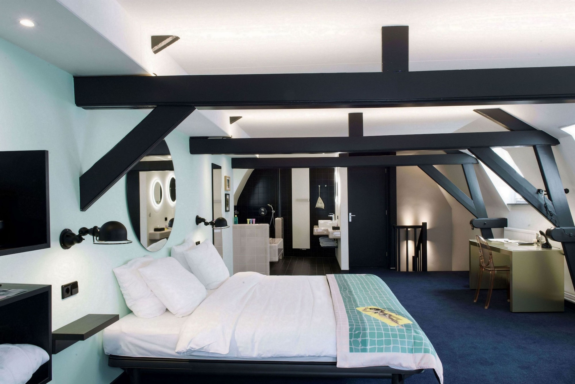 ROOM, DOUBLE BED, STAIR ACCESS ONLY, LARGE