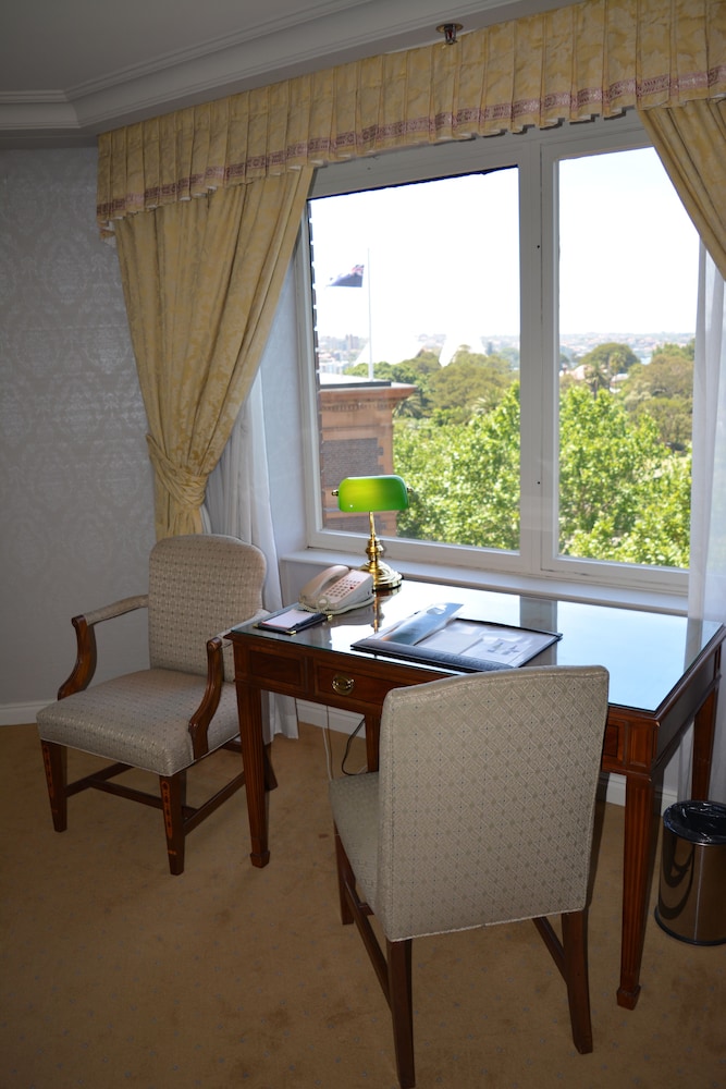 Sir Stamford Circular Quay 37/46