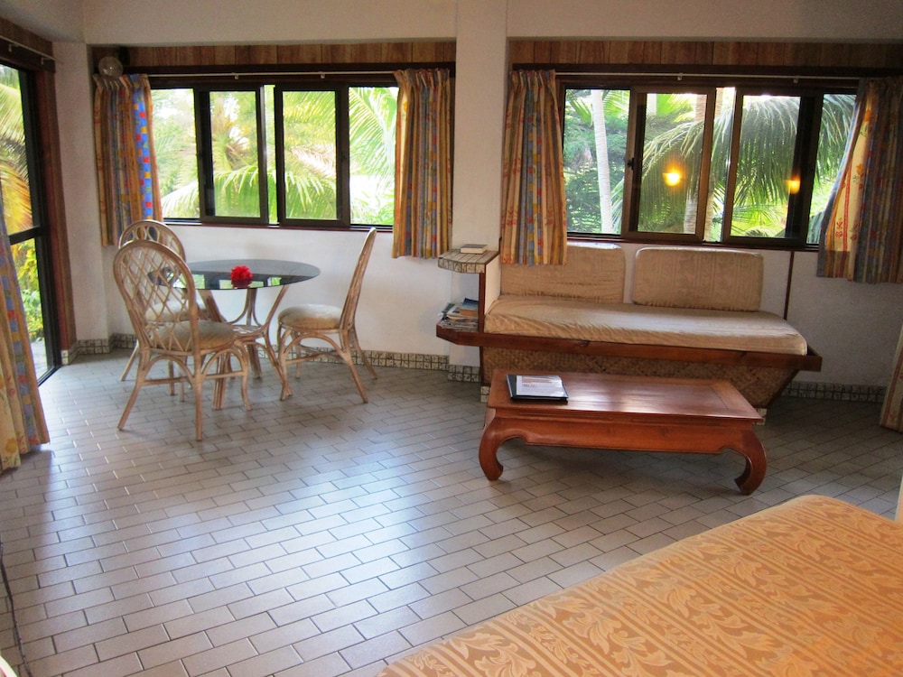 Raina Beach Apartments 40/71