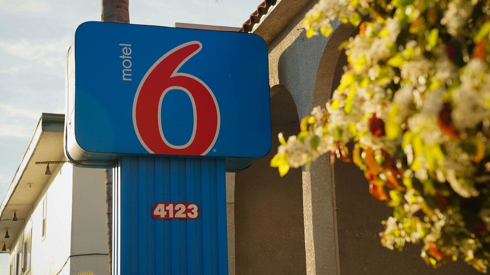 Motel6 Inglewood, CA 37/54
