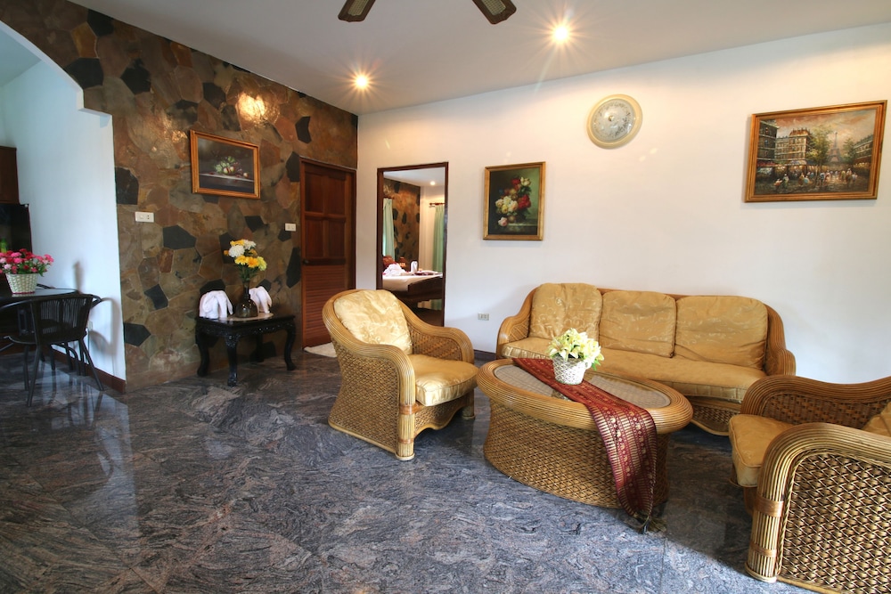 Ya Nui Resort 40/81