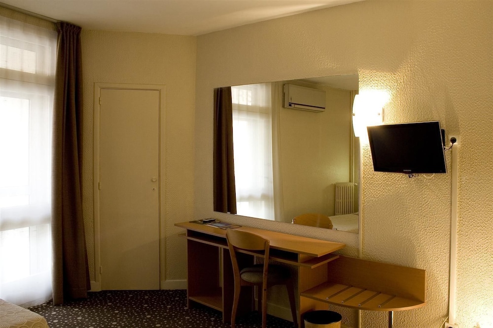 Ours Blanc Place Victor Hugo 45/67