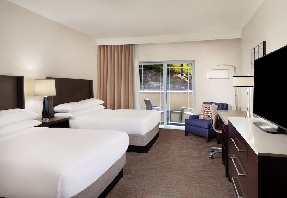 غرفة بسريرين كوين بشرفة، Hilton Santa Cruz/Scotts Valley 2/3