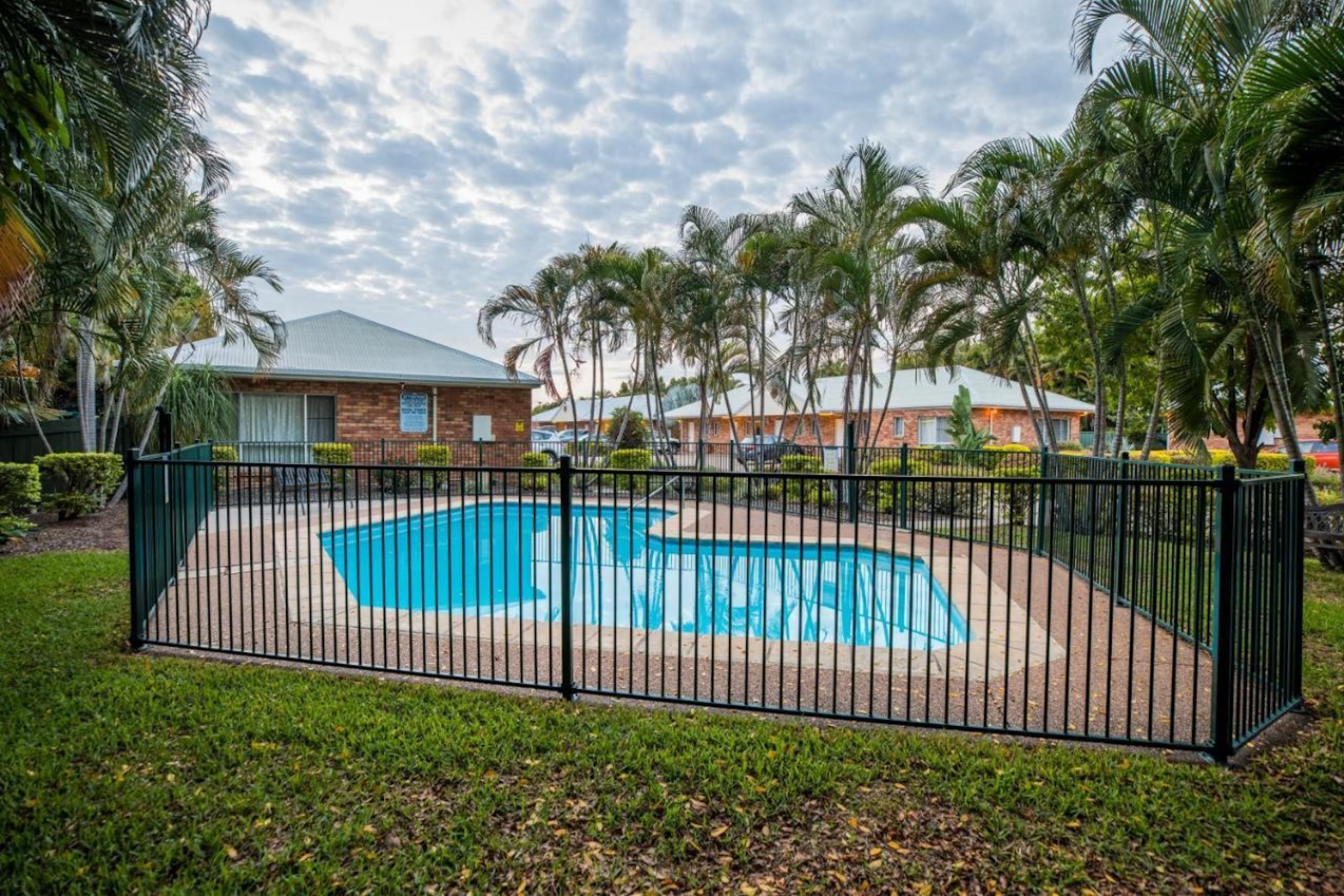 Emerald Maraboon Motor Inn 5/56