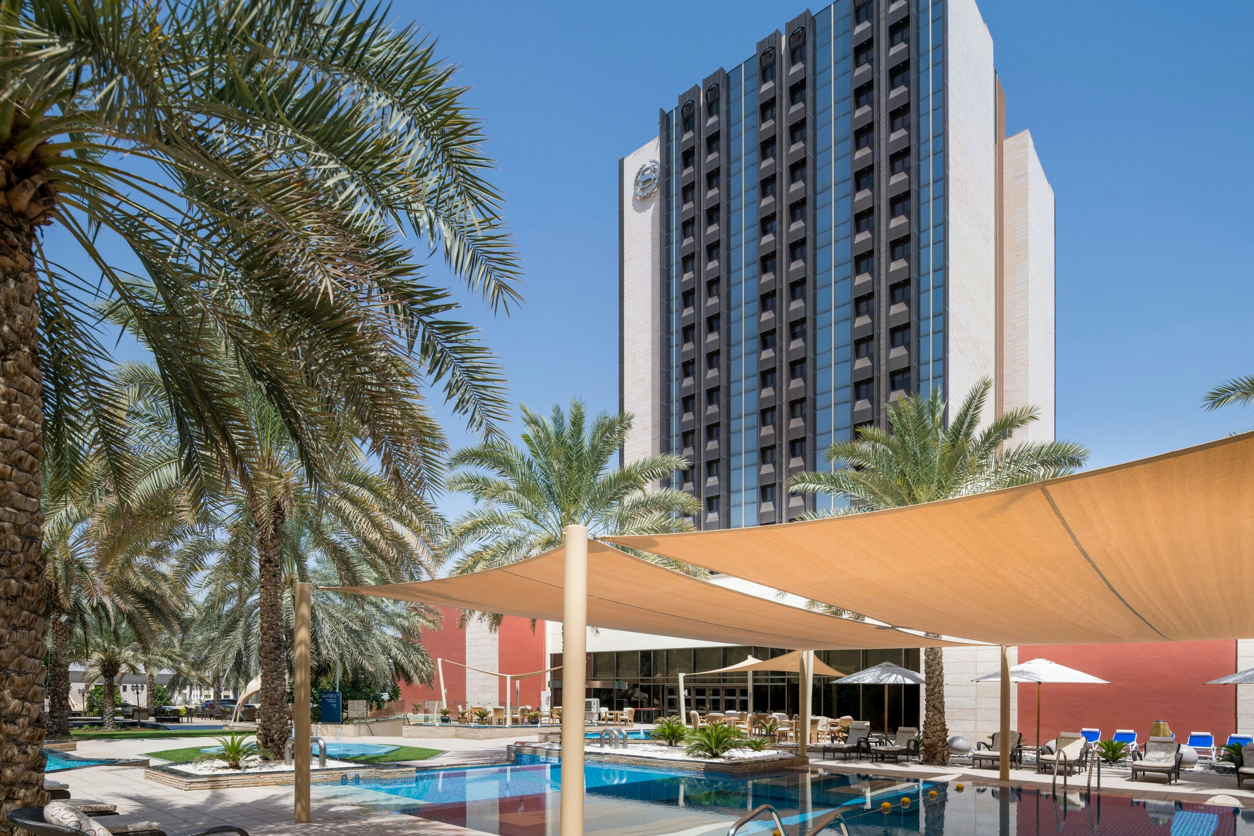 Sheraton Oman Hotel 75/81