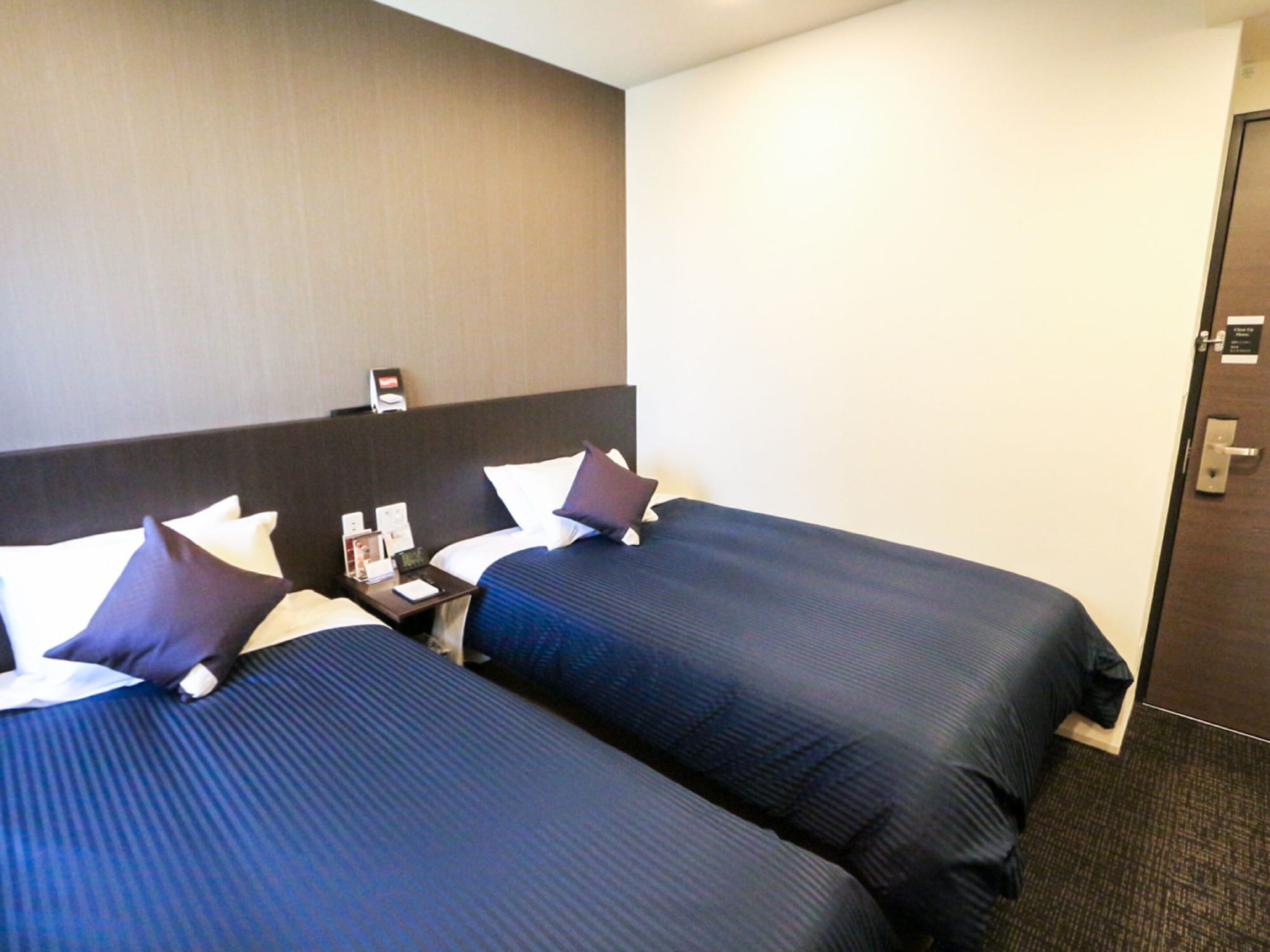 ROOM, TWIN BEDS, SMOKING