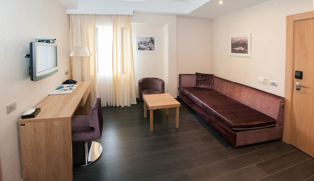 Astoria Budva 27/59