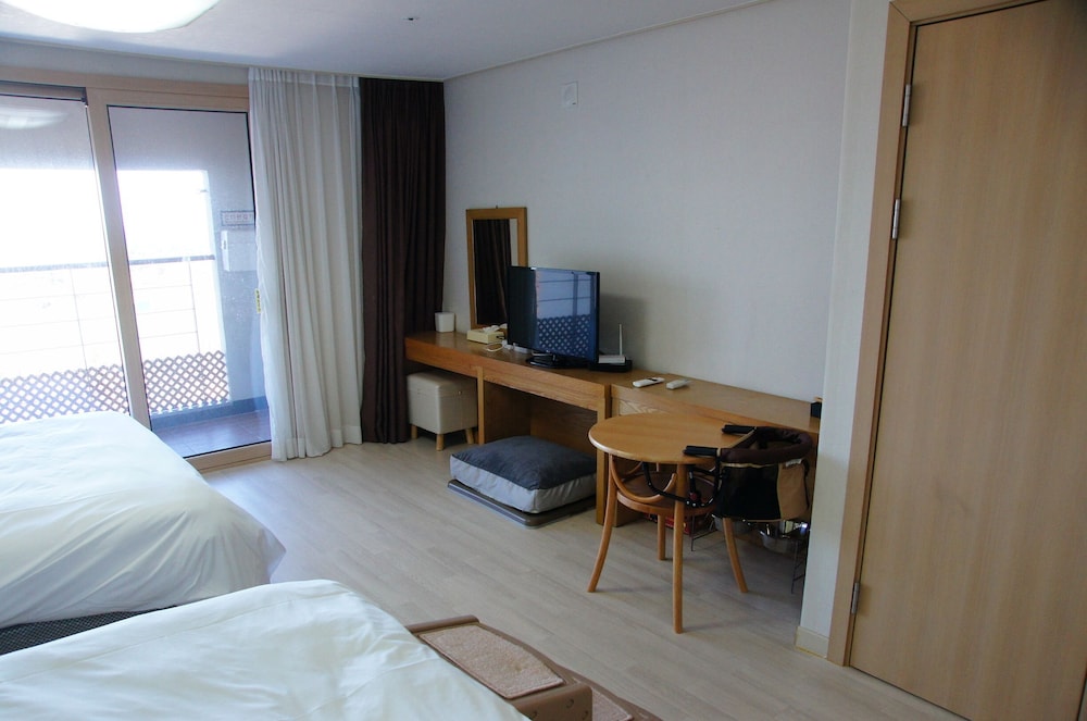 Hi Jeju Hotel 16/50