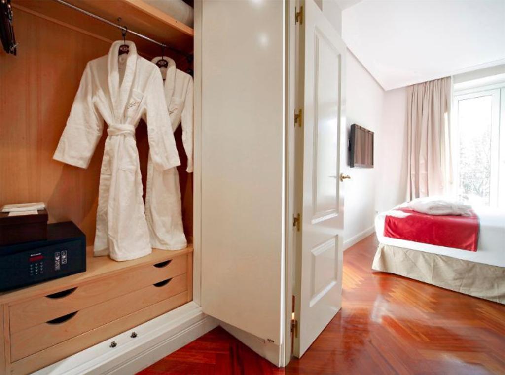Master, Suite, 2 Double Beds, Sofa