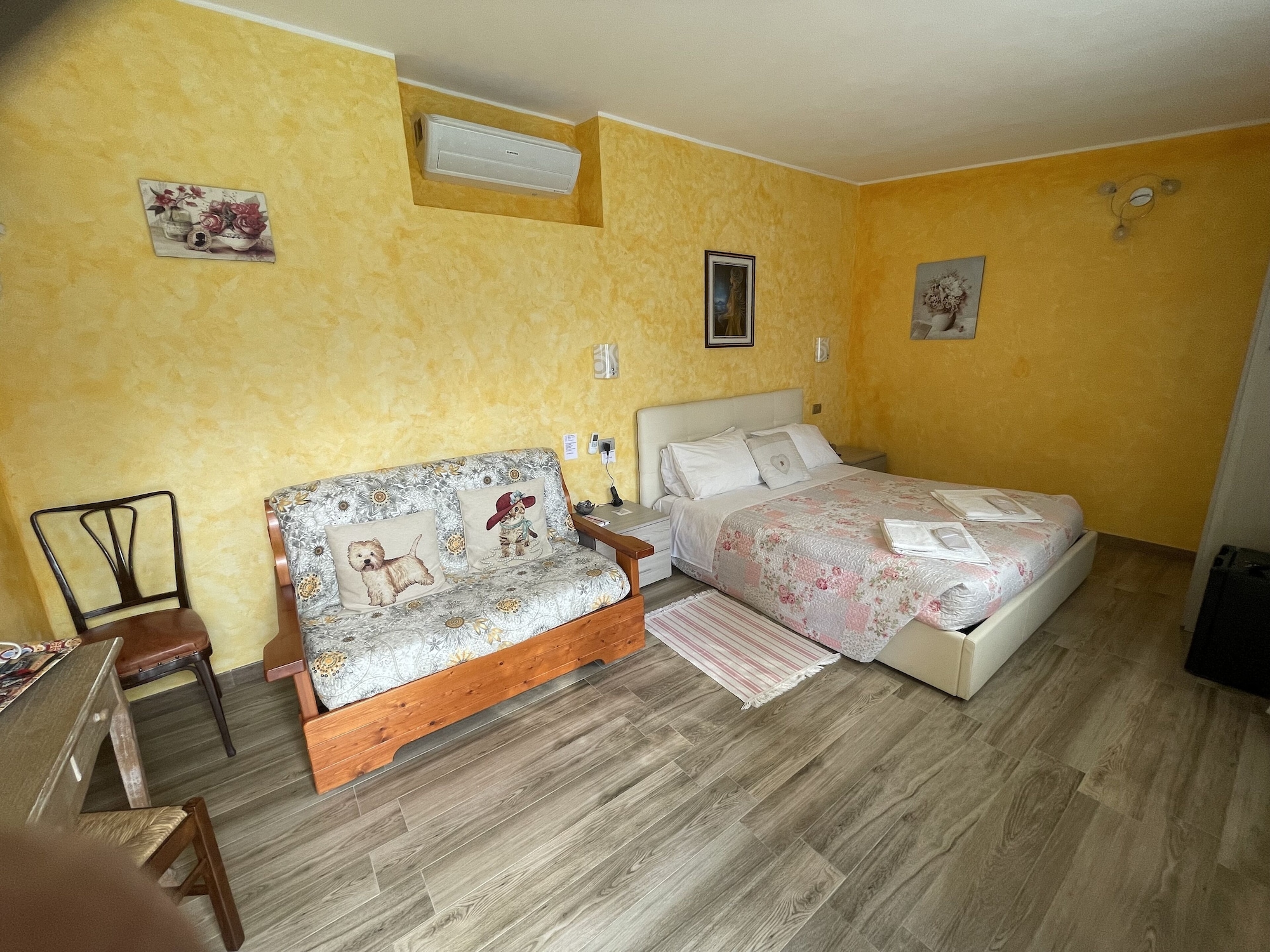 Comfort, Triple, Queen Bed, Pool Side