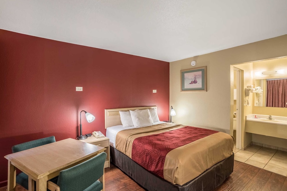 Econo Lodge I-40 Exit 286-Holbrook 11/36