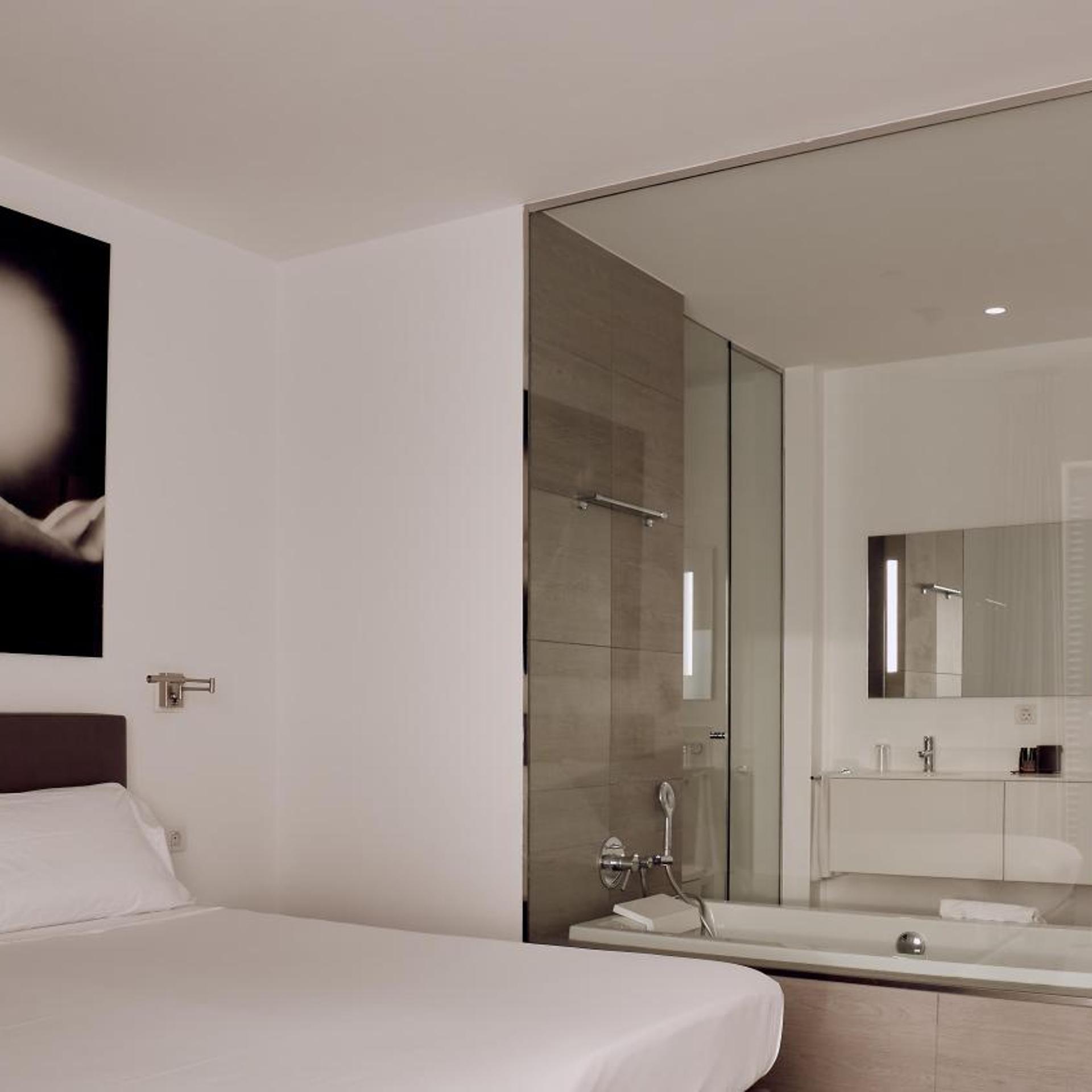 3 Bedrooms, Harmony, Infinity, Sea View, Private Pool, Hot Tub
