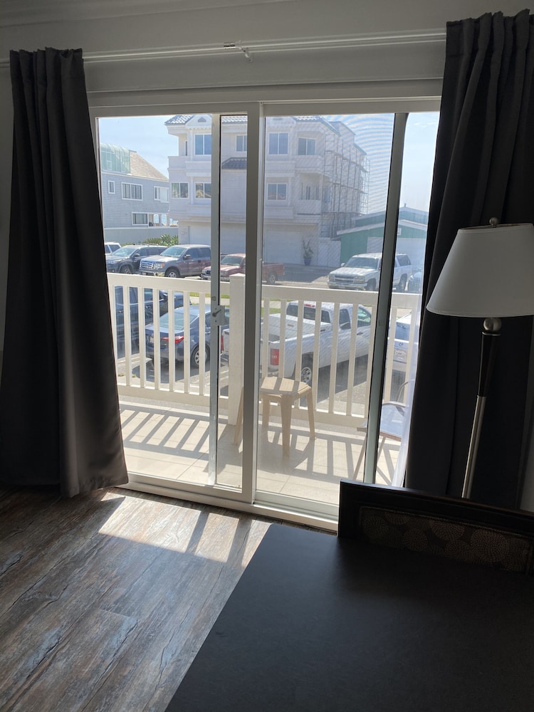 Ocean Surf Inn & Suites 36/73