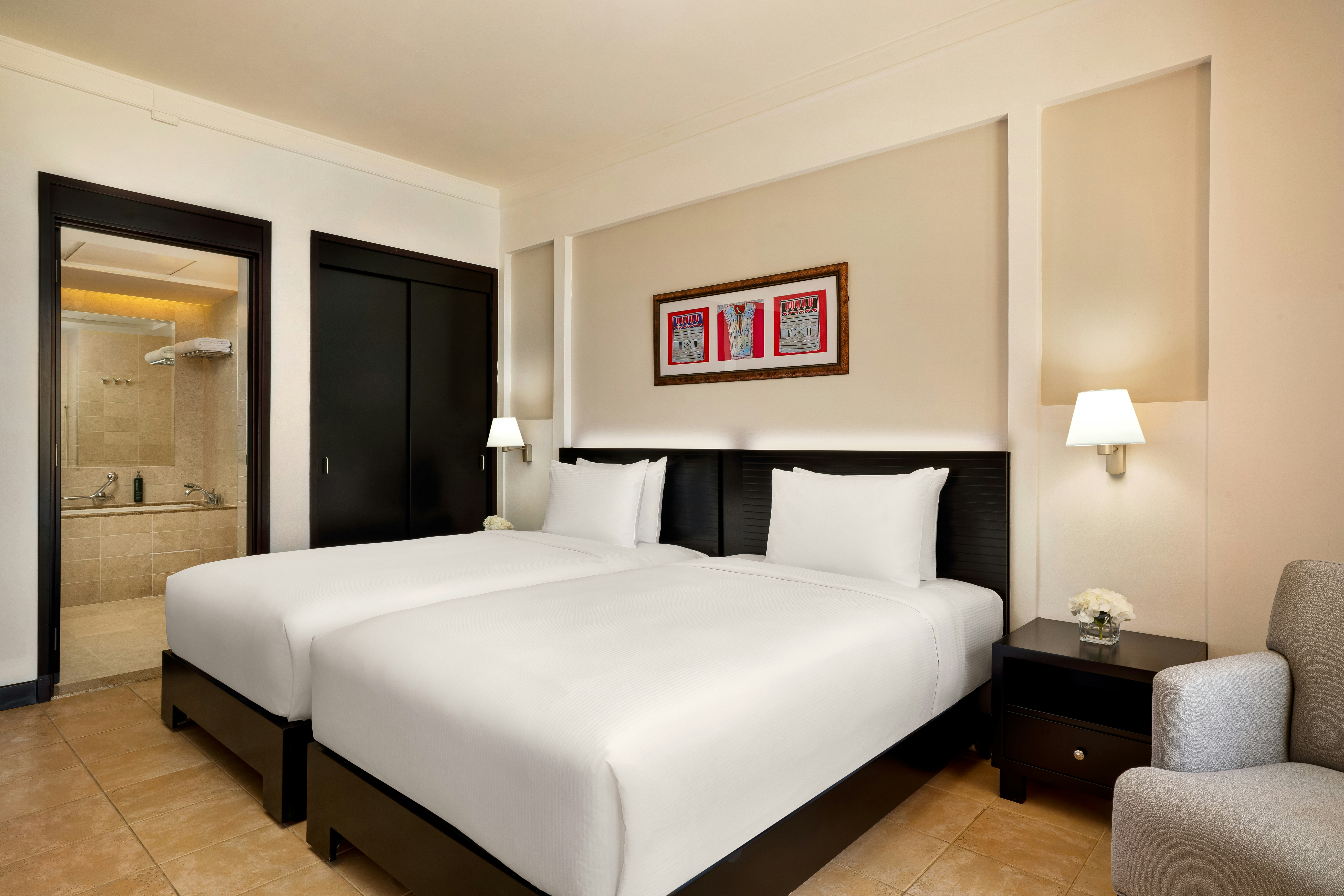 Room, Twin Beds, Terrace View, Shangri-La Barr Al Jissah Resort and Spa - Al Waha 3/6