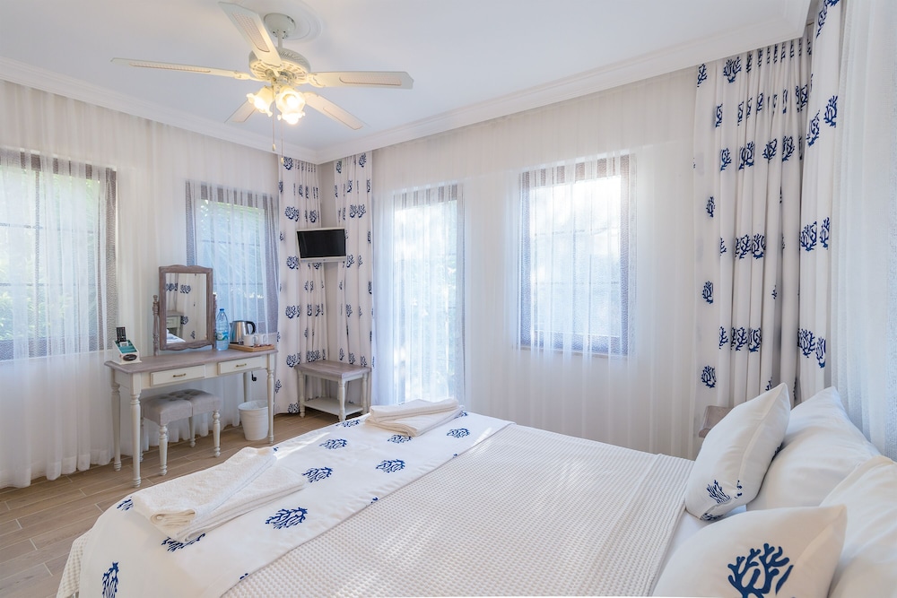 Mavi Deniz Konuk Evi 12/48