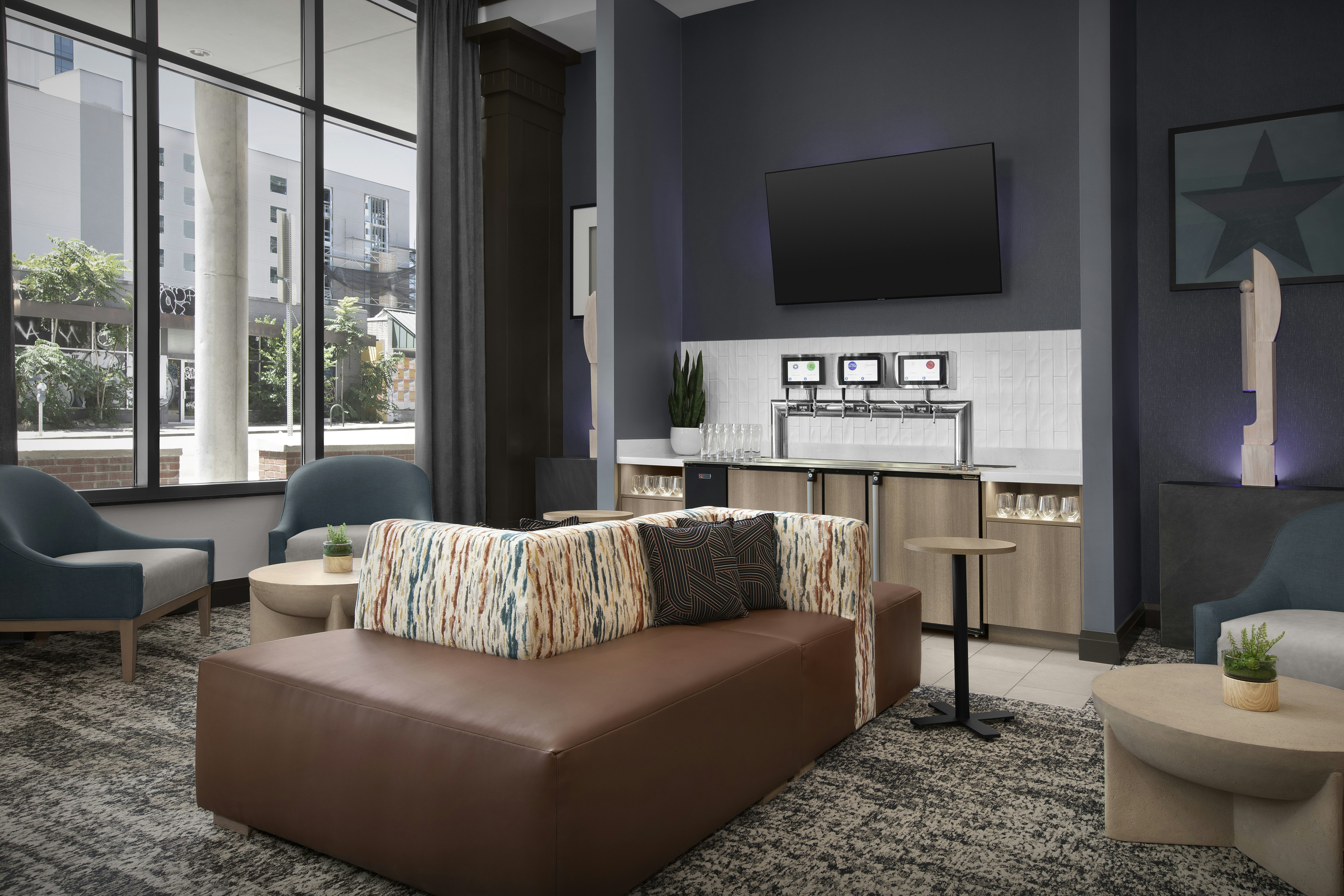 Hampton Inn & Suites Austin At The University / Capitol 11/22