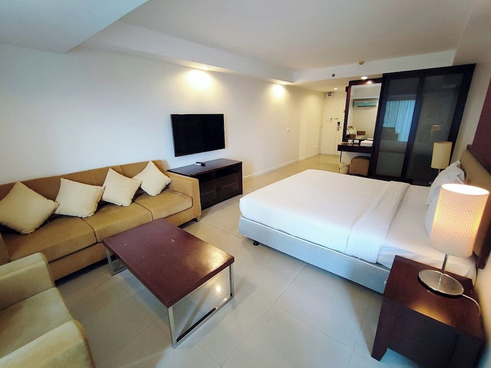 Romance Hotel Srinakarin 46/80