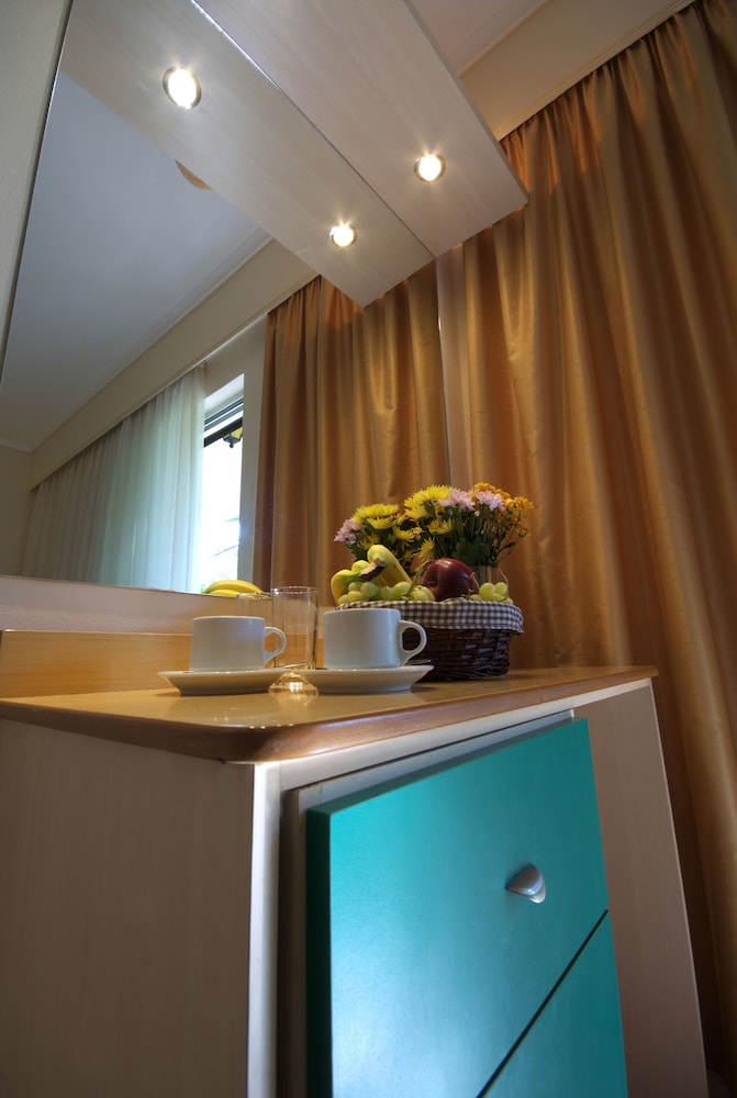 Poseidon Hotel 9/50