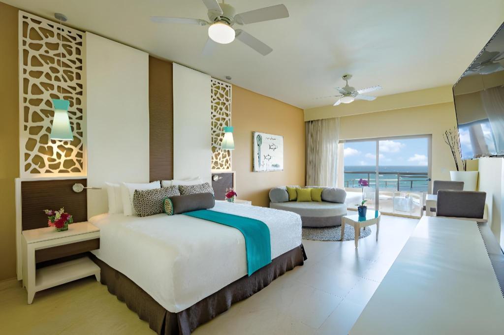 Honeymoon, Suite, King Bed, Ocean Front