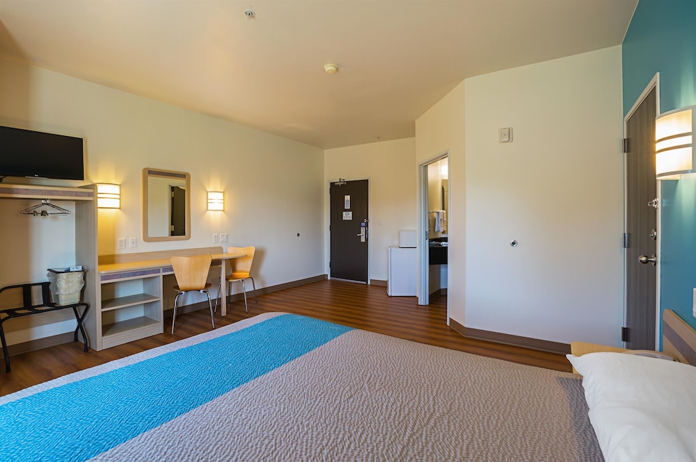 Park Inn by Radisson, Grand Island I-80 24/48