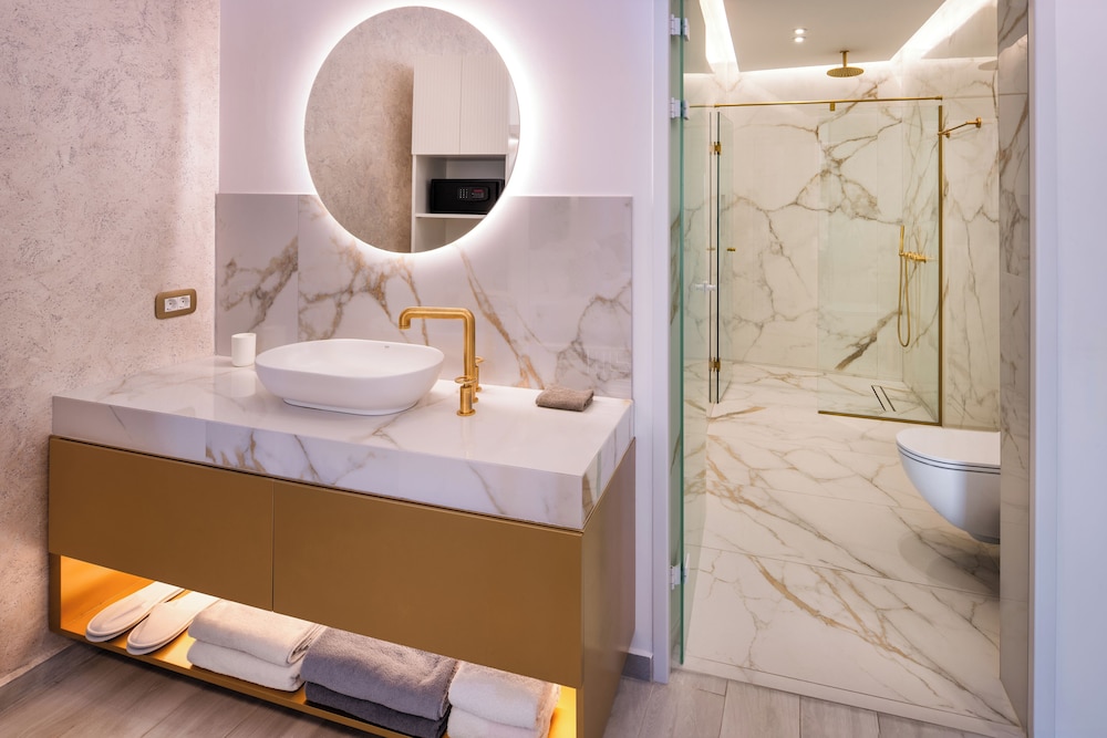 Aura Suites 27/31