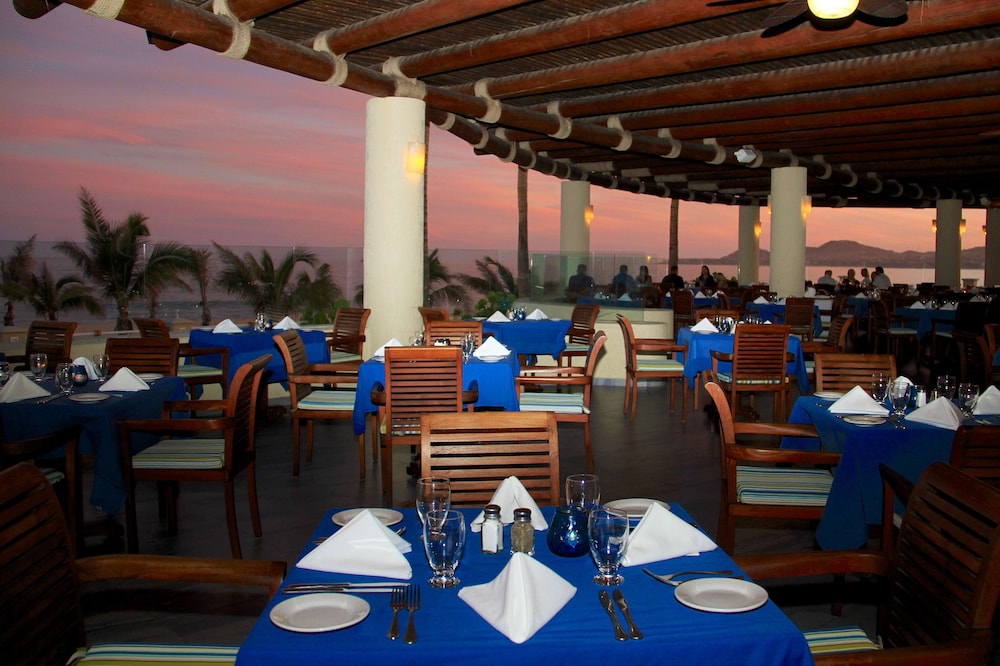 GR Solaris Lighthouse Los Cabos 63/73