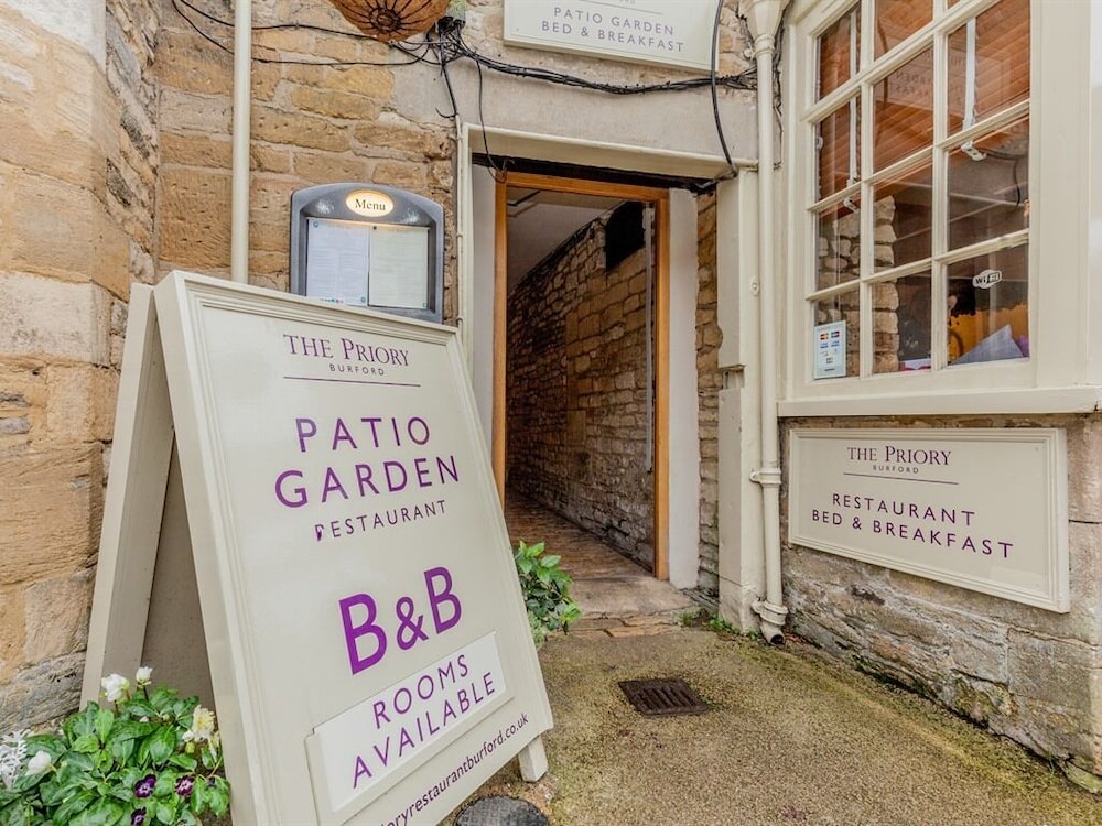 The Priory Burford Bed And Breakfast 7/59