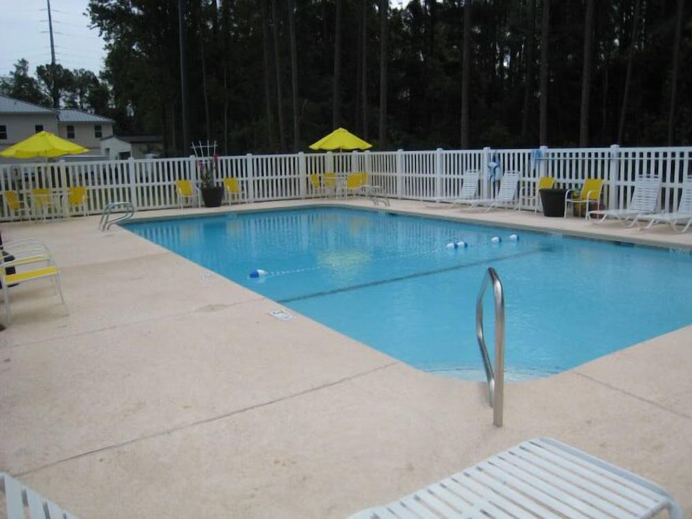 Travelodge by Wyndham Kingsland GA 40/61