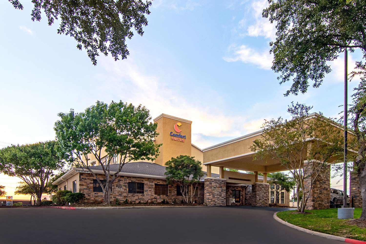 Comfort Suites NW Dallas Near Love Field 47/49