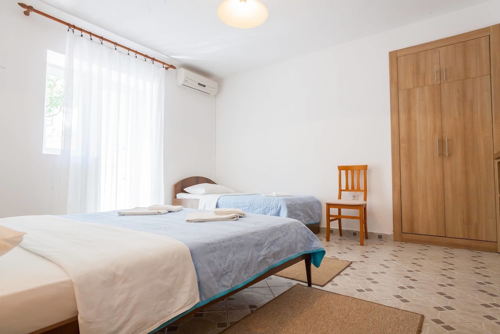 Villa Mitrovic 19/50