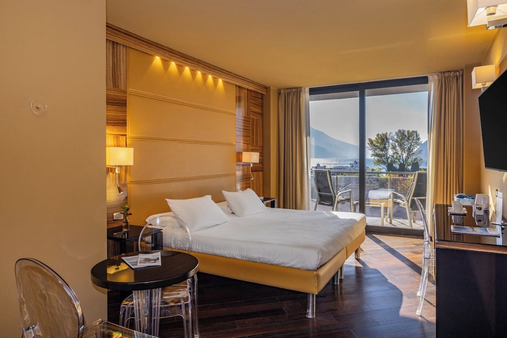 غرفة كلاسيكية سوبيريور بسرير كوين بإطلالة على البحيرة بشرفة، Hotel Garda 7/10