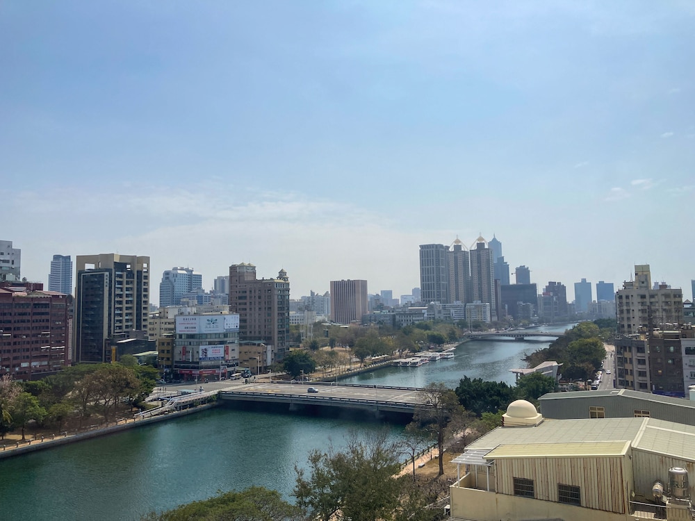CHECK inn Express Kaohsiung Love River 59/66