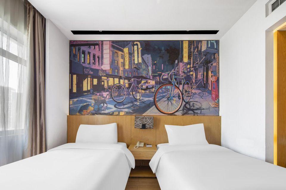 Mini, Twin Beds, with View
