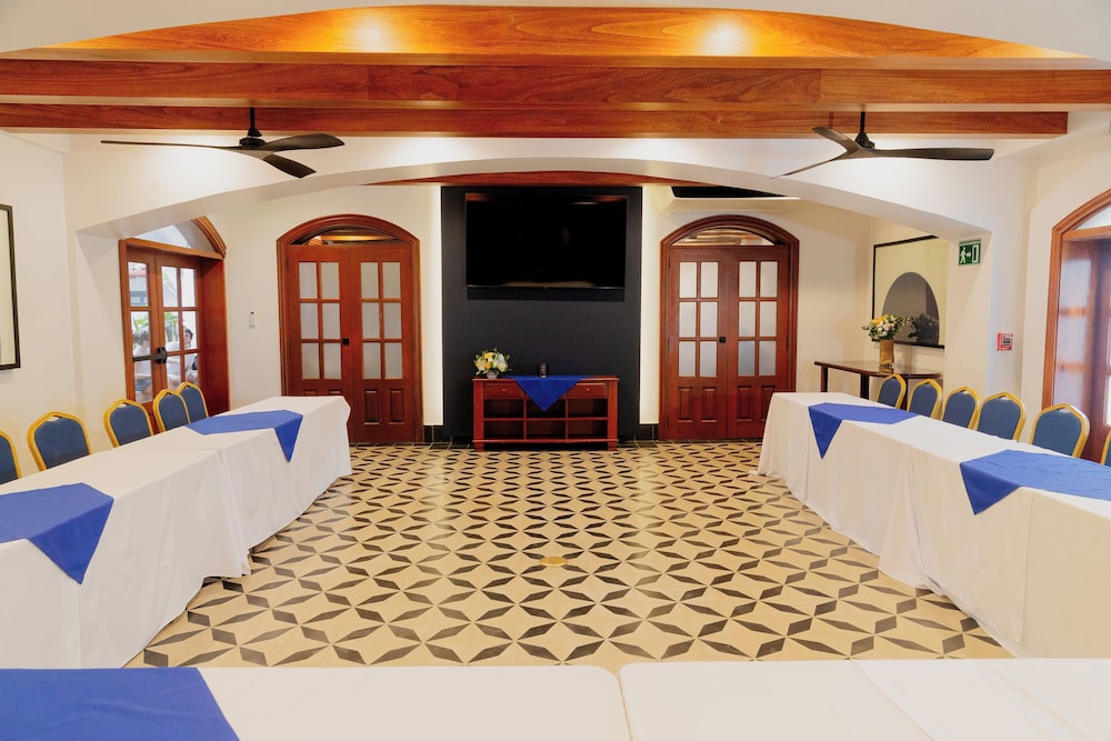 Hotel Colonial Granada 40/48