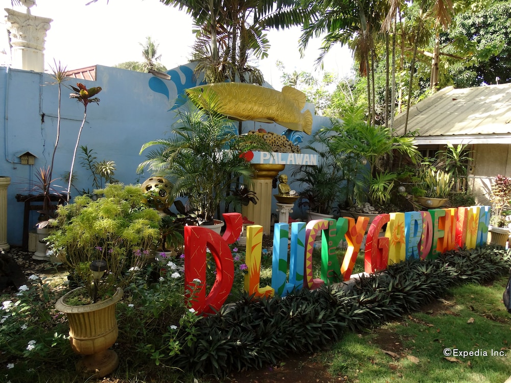 D Lucky Garden Inn 37/48