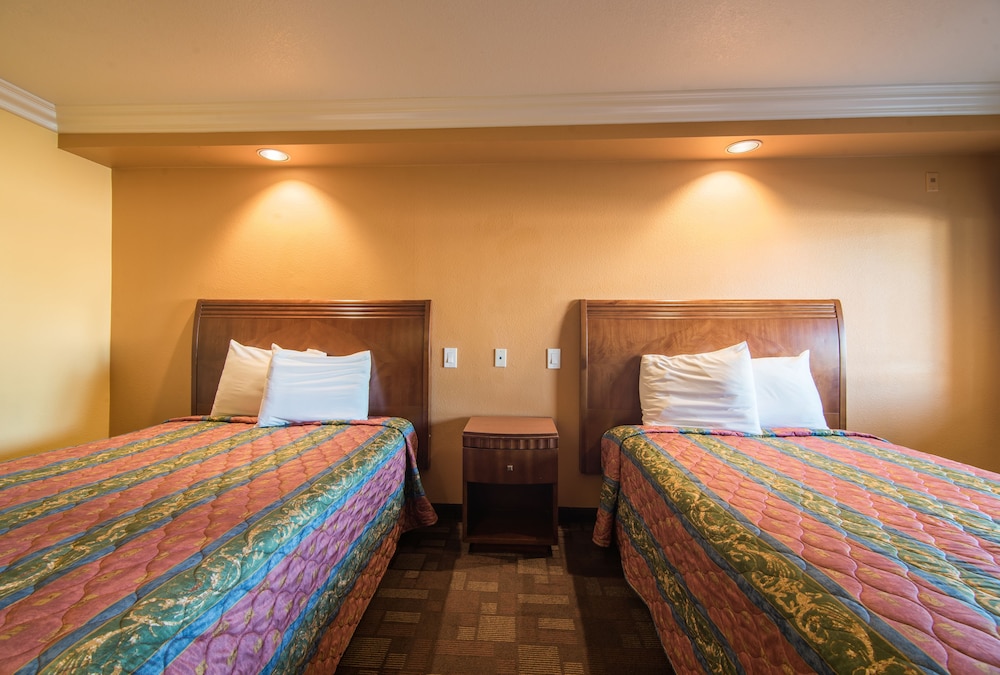 Industry Inn Amp Suites 16/60