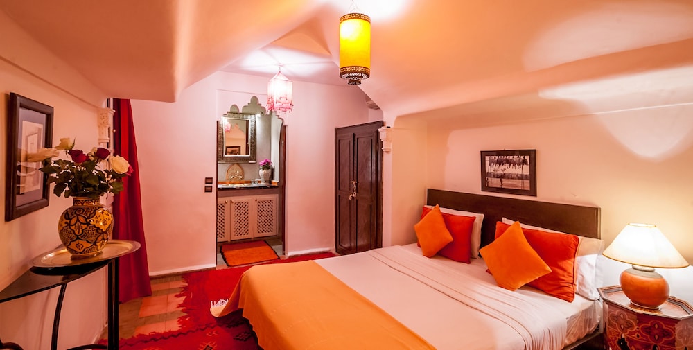 ORANGE, DOUBLE BED