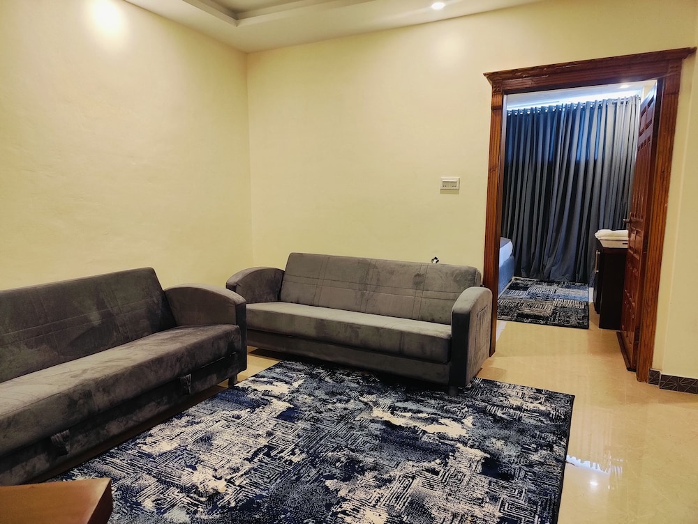 Pinemont Hotel Murree 42/57