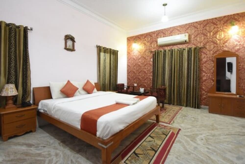Hotel Satyam Palace 35/56