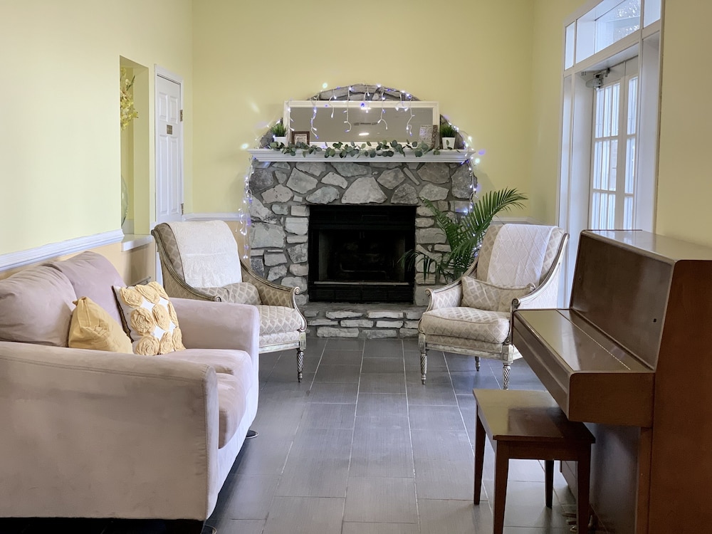 Seven Gables Inn 30/46