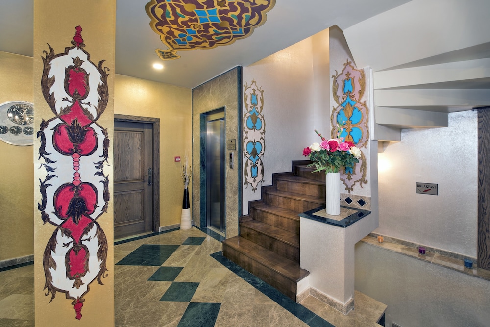 Perapolis Hotel 10/66
