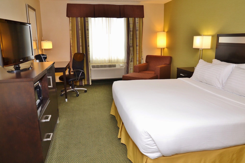 Holiday Inn Express Suites Center Township 22/78
