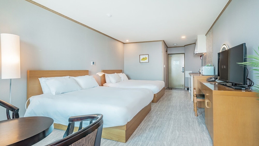 J.View Hotel 9/43