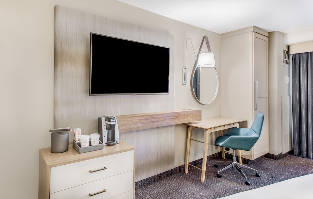Crowne Plaza Cleveland At Playhouse Square An Ihg Hotel 64/77