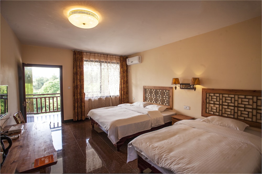 Riverside Retreat Hotel 7/36