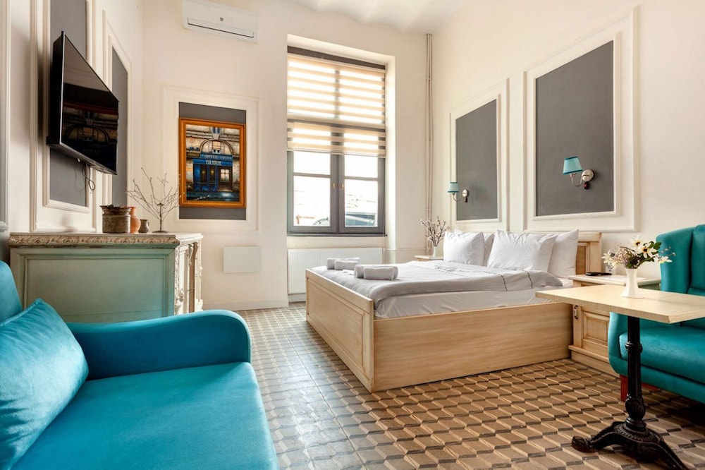 Cezayir Rooms 18/60