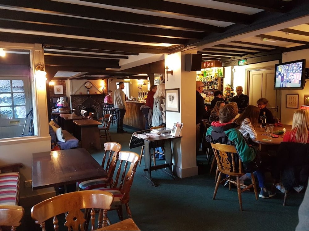 Ye Olde Red Lion 9/12